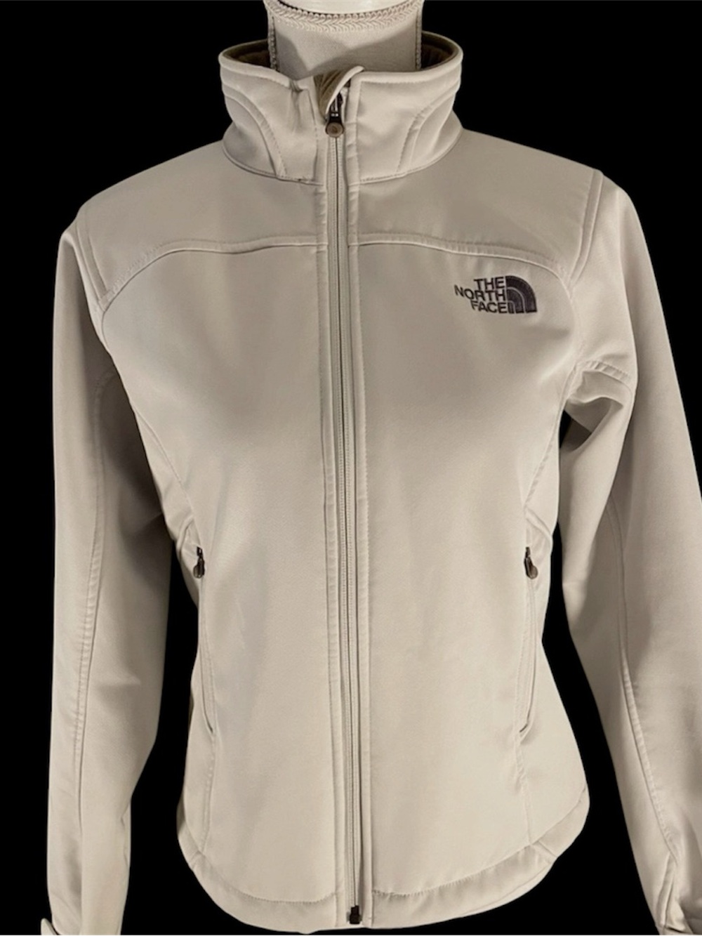 The North Face Women's APEX Jacket in Light Gray-SP
Excellent Condition!